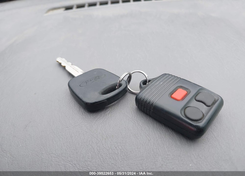 2002 FORD ESCAPE XLT VIN: 1FMYU04112KD51982