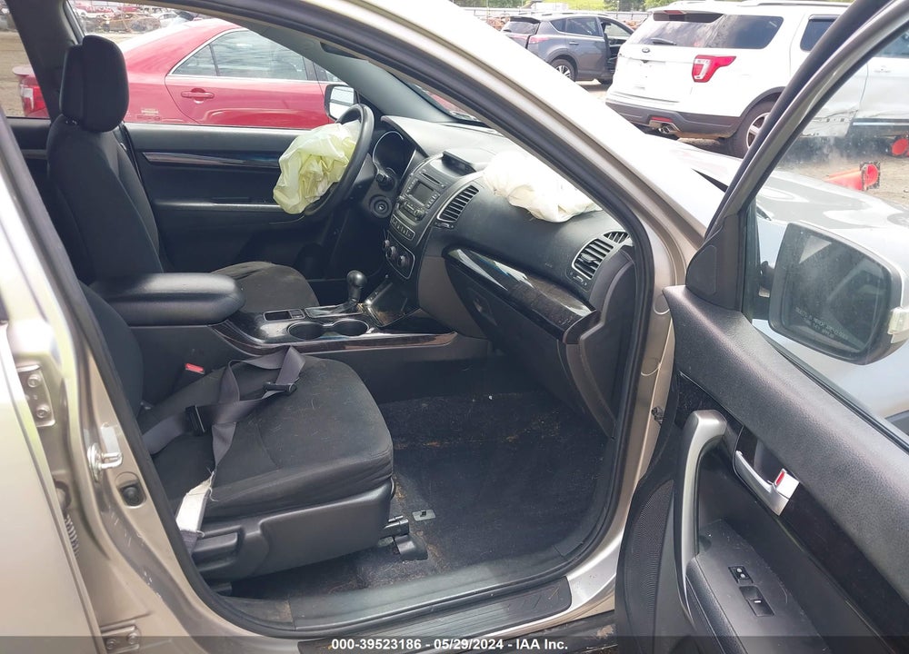2014 KIA SORENTO LX VIN: 5XYKT3A67EG537826