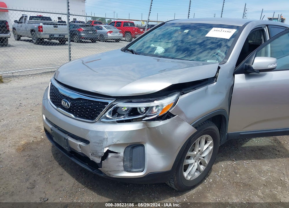 2014 KIA SORENTO LX VIN: 5XYKT3A67EG537826