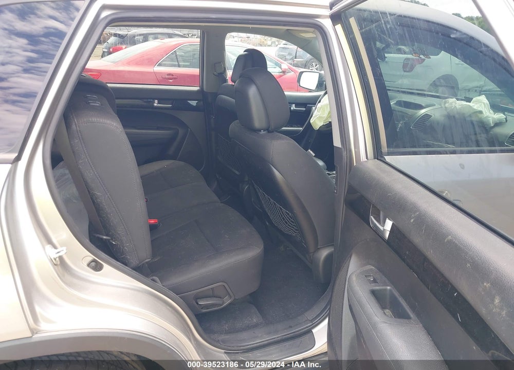 2014 KIA SORENTO LX VIN: 5XYKT3A67EG537826