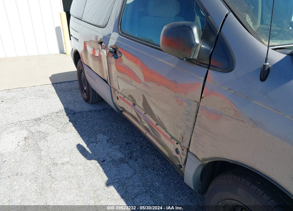 1998 TOYOTA SIENNA LE VIN: 4T3ZF13C8WU039442