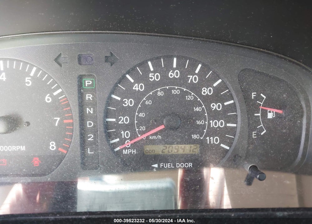 1998 TOYOTA SIENNA LE VIN: 4T3ZF13C8WU039442