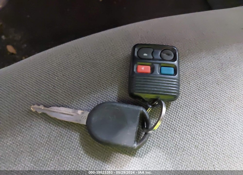 2005 FORD TAURUS VIN: 1FAFP53U65A225161