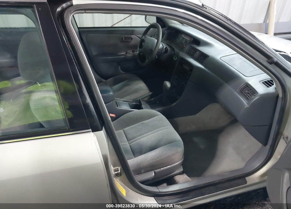 2001 TOYOTA CAMRY LE VIN: 4T1BG28K11U782269