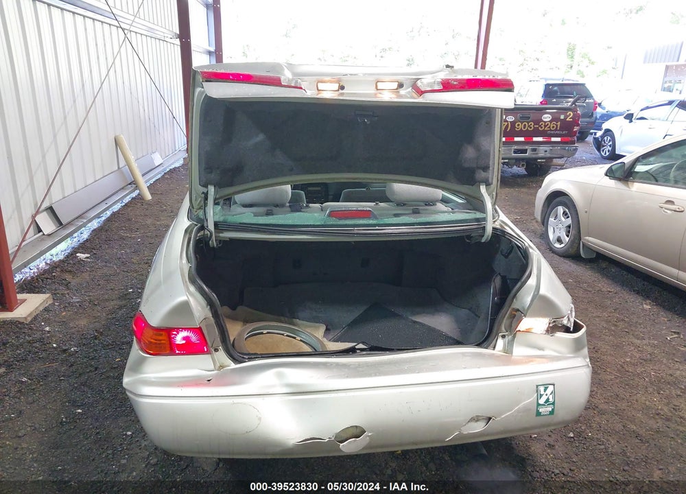 2001 TOYOTA CAMRY LE VIN: 4T1BG28K11U782269