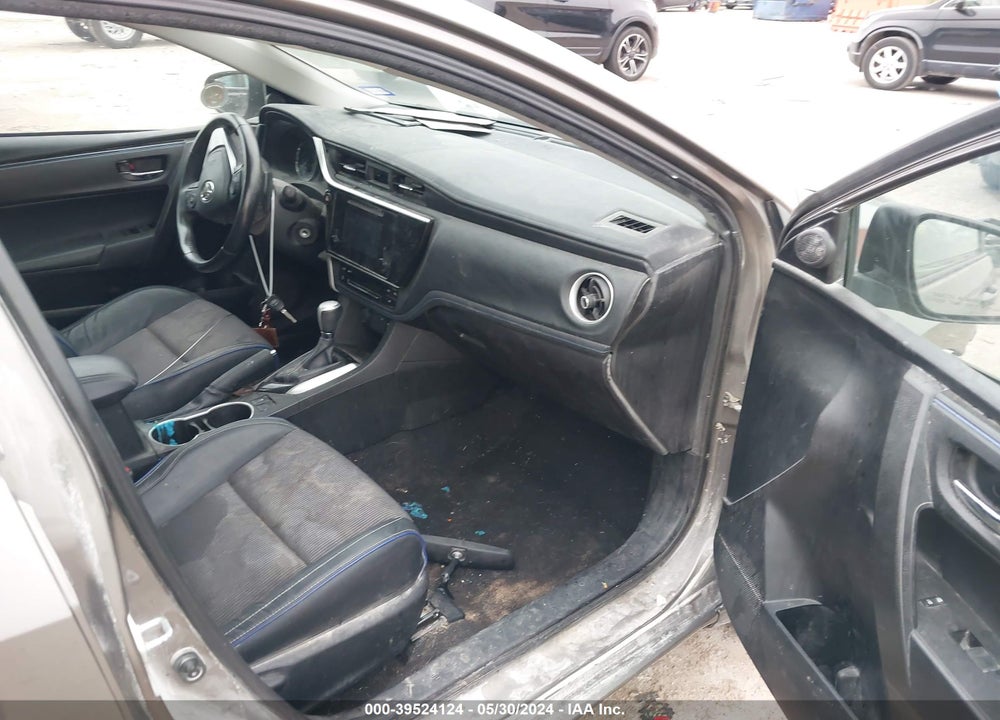 2018 TOYOTA COROLLA SE VIN: 5YFBURHE1JP812707