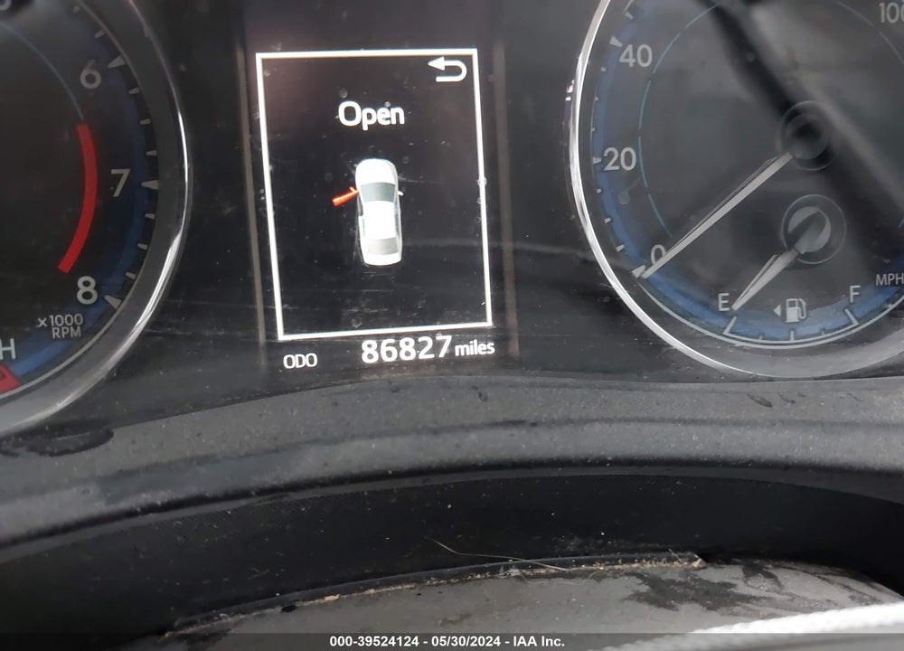 2018 TOYOTA COROLLA SE VIN: 5YFBURHE1JP812707