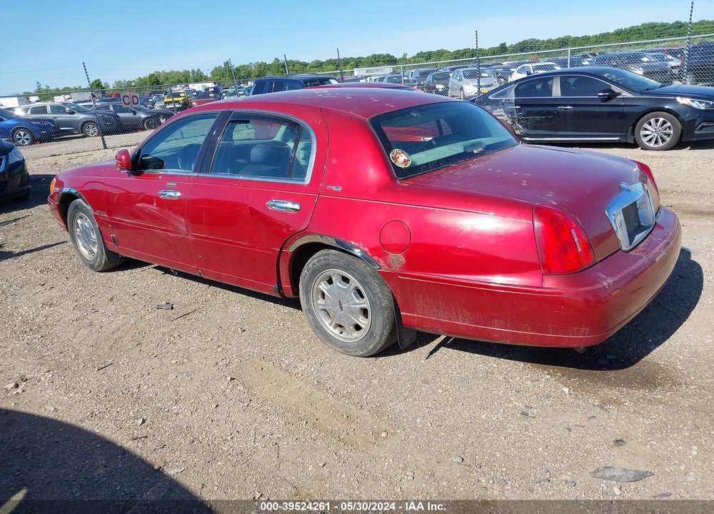 1999 LINCOLN TOWN CAR SIGNATURE VIN: 1LNHM82W1XY673121