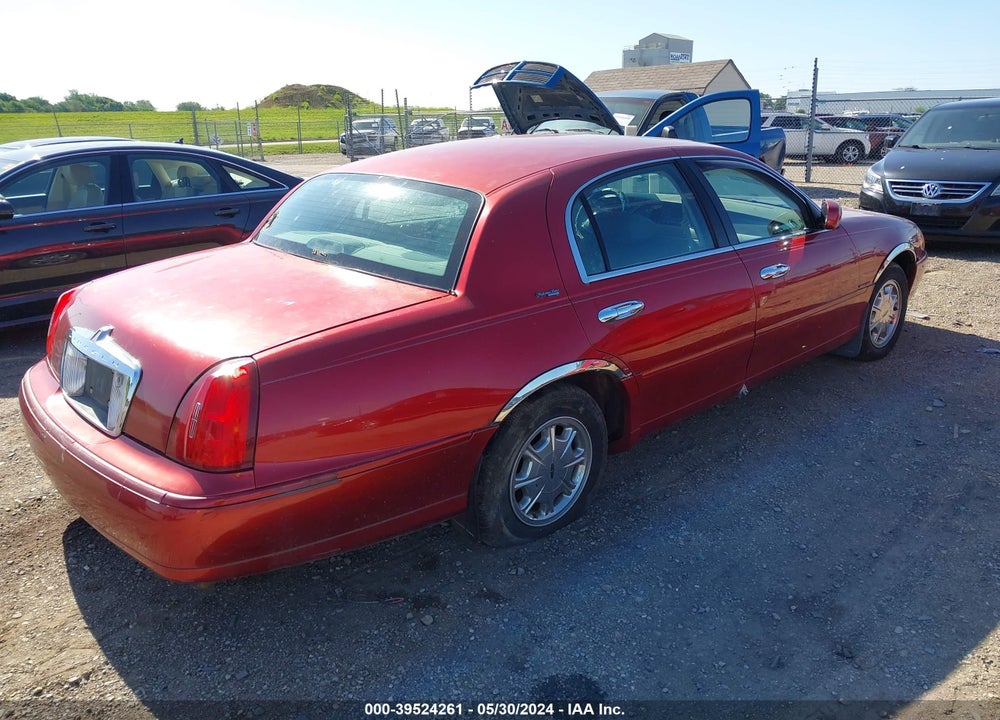1999 LINCOLN TOWN CAR SIGNATURE VIN: 1LNHM82W1XY673121