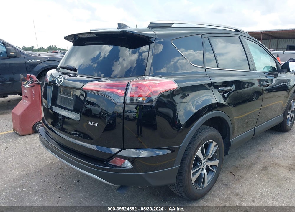 2018 TOYOTA RAV4 XLE VIN: 2T3WFREV0JW448124
