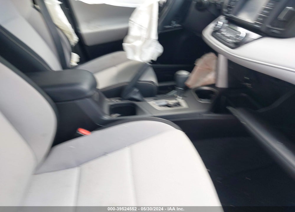 2018 TOYOTA RAV4 XLE VIN: 2T3WFREV0JW448124