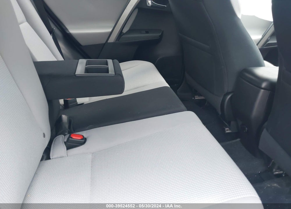 2018 TOYOTA RAV4 XLE VIN: 2T3WFREV0JW448124