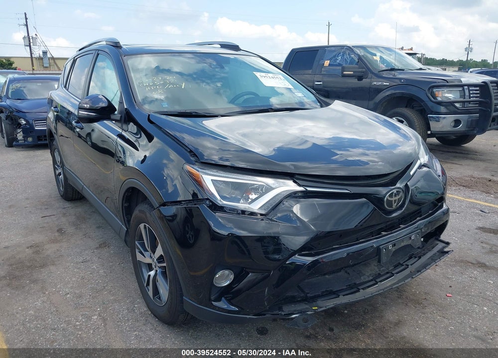 2018 TOYOTA RAV4 XLE VIN: 2T3WFREV0JW448124