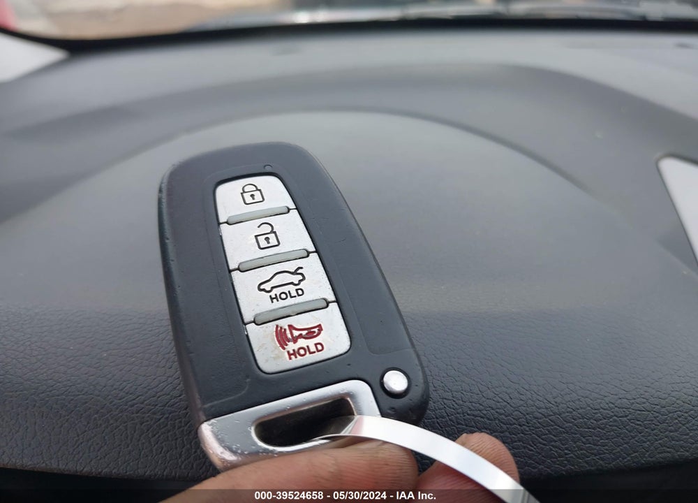 2013 HYUNDAI ELANTRA LIMITED VIN: KMHDH4AE3DU570015