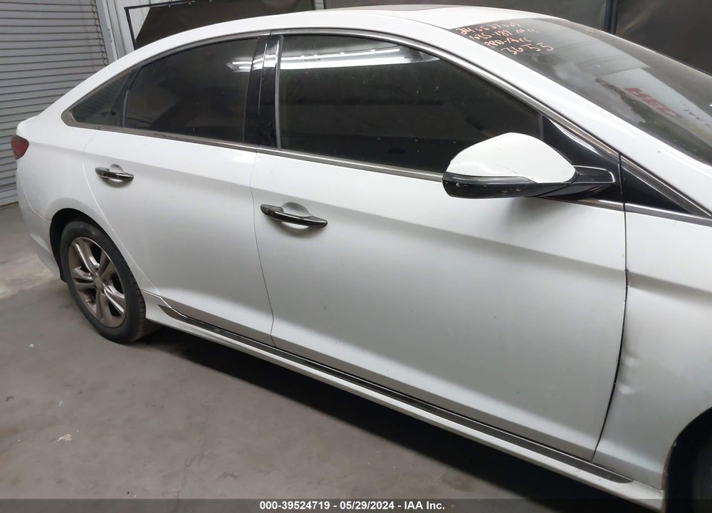 2018 HYUNDAI SONATA SPORT VIN: 5NPE34AF8JH723655