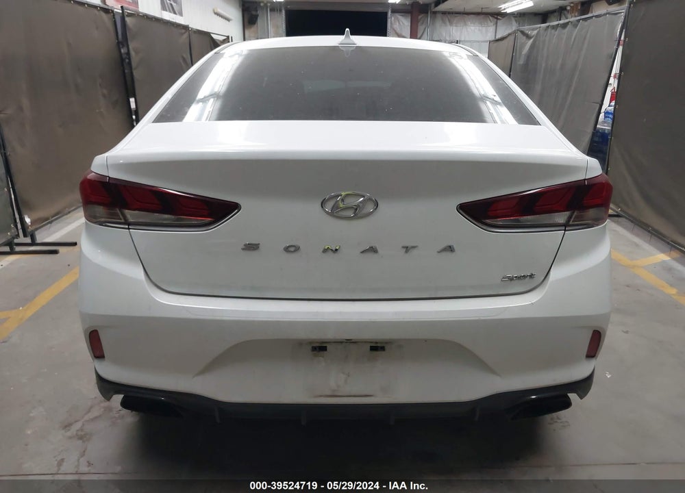 2018 HYUNDAI SONATA SPORT VIN: 5NPE34AF8JH723655