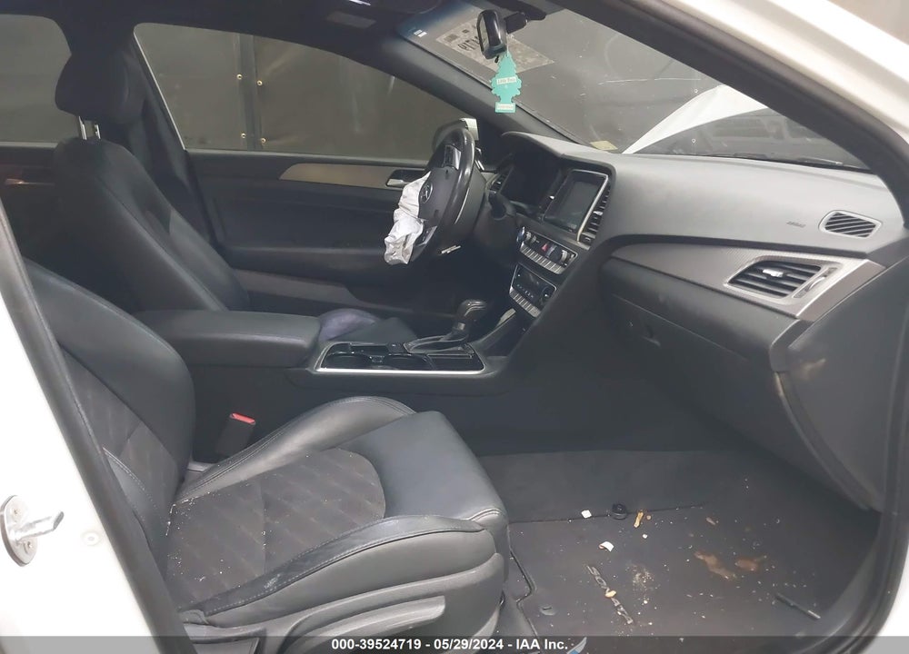2018 HYUNDAI SONATA SPORT VIN: 5NPE34AF8JH723655