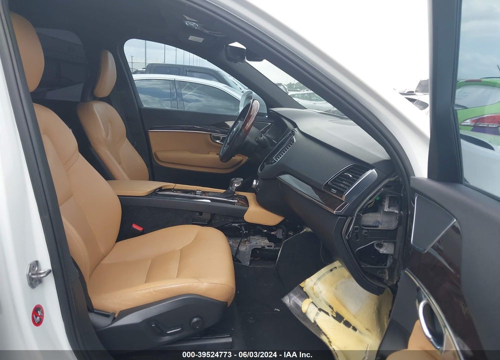 2016 VOLVO XC90 T6 MOMENTUM VIN: YV4A22PK5G1042666