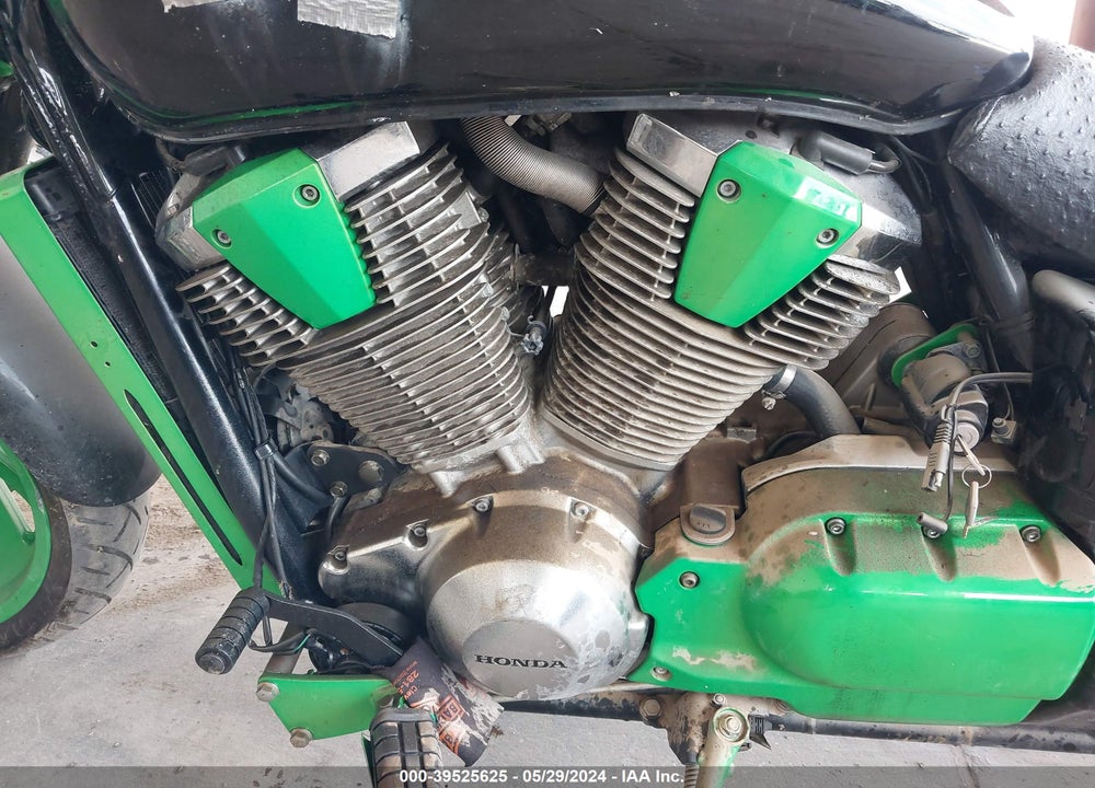 2002 HONDA VTX1800 C VIN: 1HFSC460X2A006714