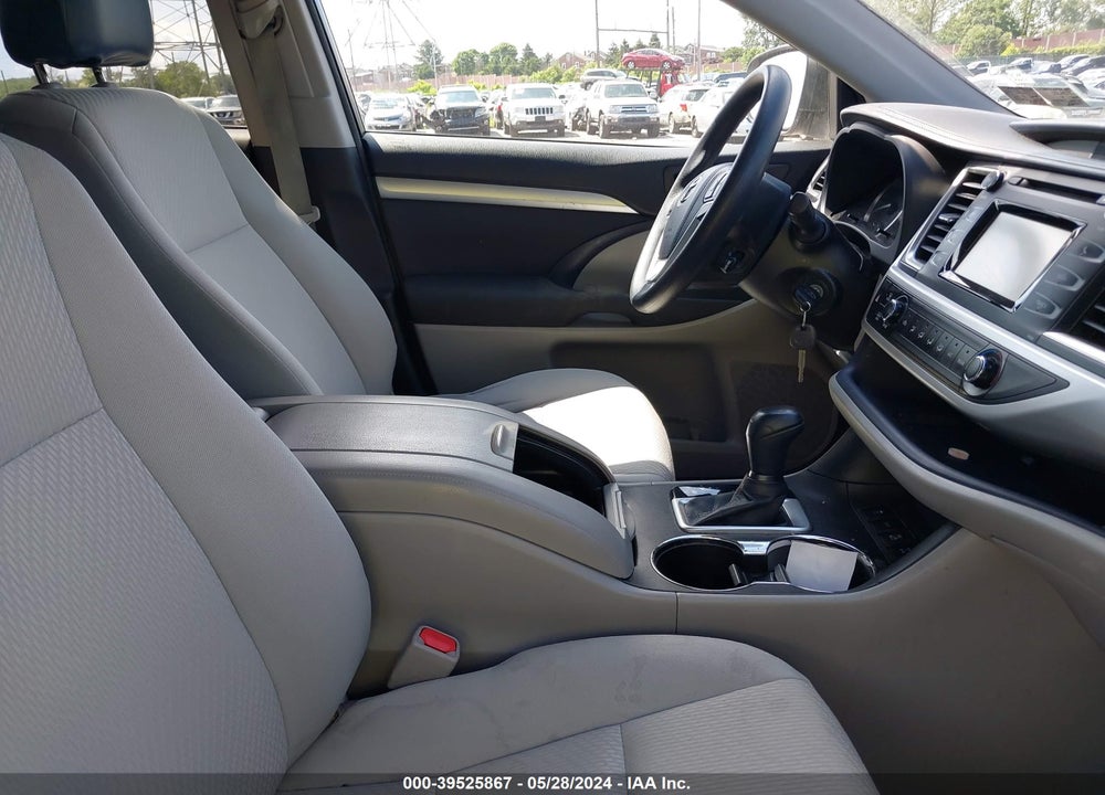 2016 TOYOTA HIGHLANDER LE V6 VIN: 5TDBKRFH9GS271196