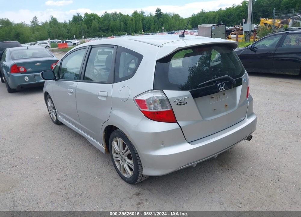 2011 HONDA FIT SPORT VIN: JHMGE8H58BS005225