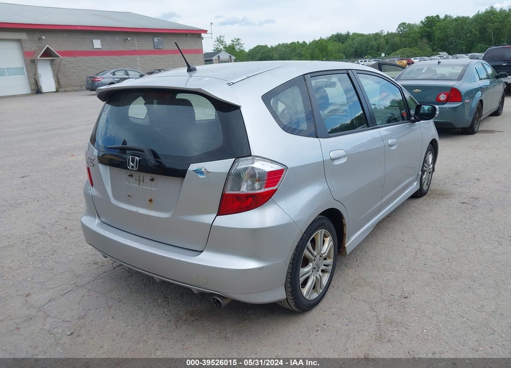 2011 HONDA FIT SPORT VIN: JHMGE8H58BS005225