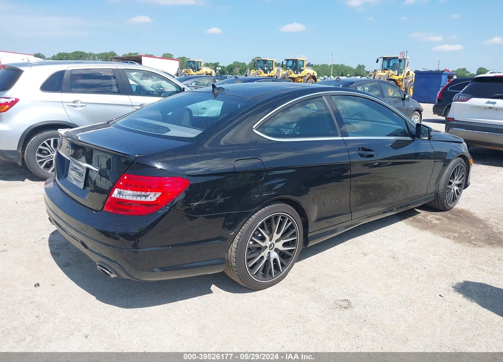 2015 MERCEDES-BENZ C 350 SPORT VIN: WDDGJ5HB5FG437089