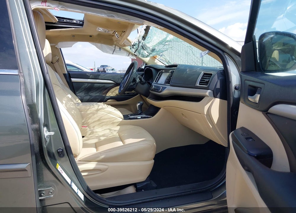 2015 TOYOTA HIGHLANDER XLE V6 VIN: 5TDJKRFH9FS093882