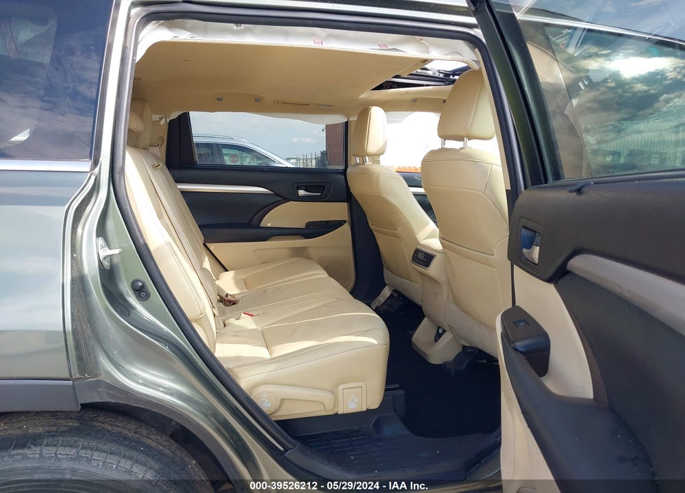 2015 TOYOTA HIGHLANDER XLE V6 VIN: 5TDJKRFH9FS093882