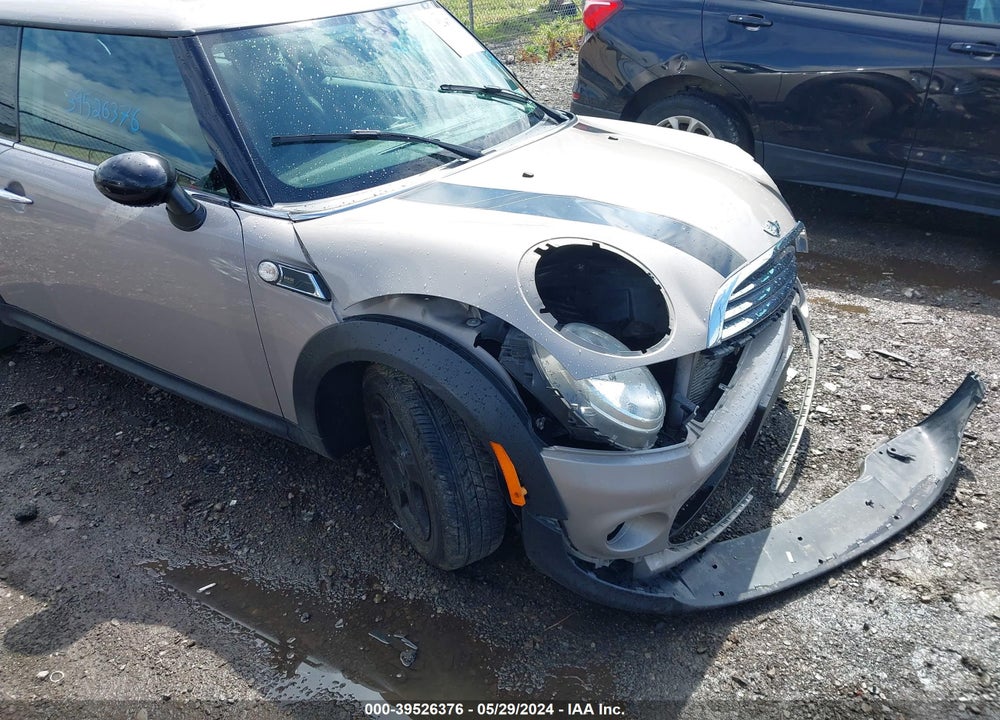 2013 MINI HARDTOP COOPER VIN: WMWSU3C52DT372866