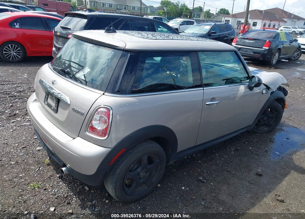 2013 MINI HARDTOP COOPER VIN: WMWSU3C52DT372866
