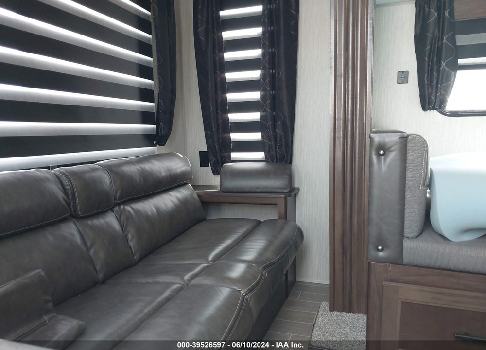 2020 FOREST RIVER GREY CHEROKEE 24FT VIN: 4X4TCKY2XLK065379