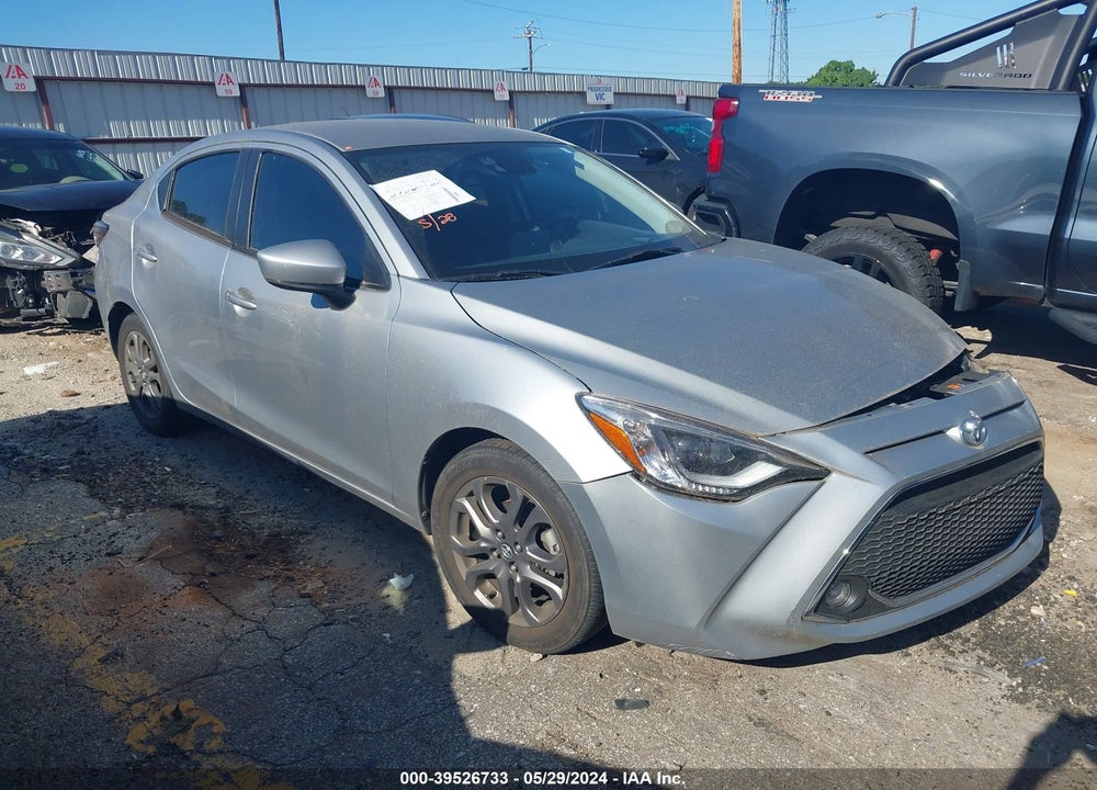 2019 TOYOTA YARIS XLE VIN: 3MYDLBYV5KY520175