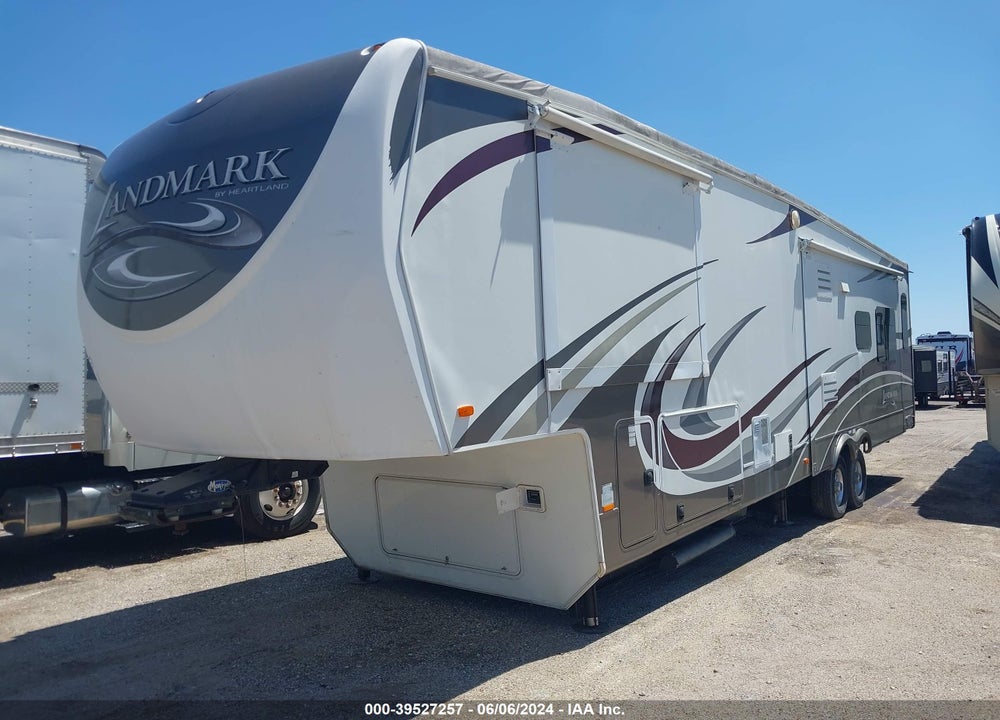 2013 HEARTLAND RUSHMORE VIN: 5SFBG3925DE252858