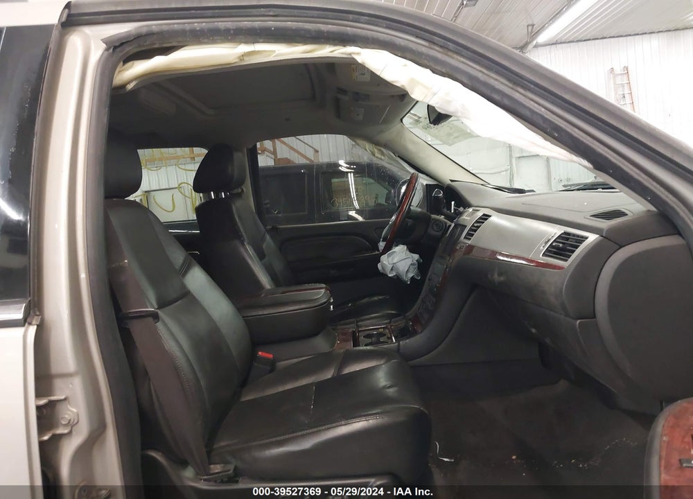 2009 CADILLAC ESCALADE ESV STANDARD VIN: 1GYFK262X9R226591
