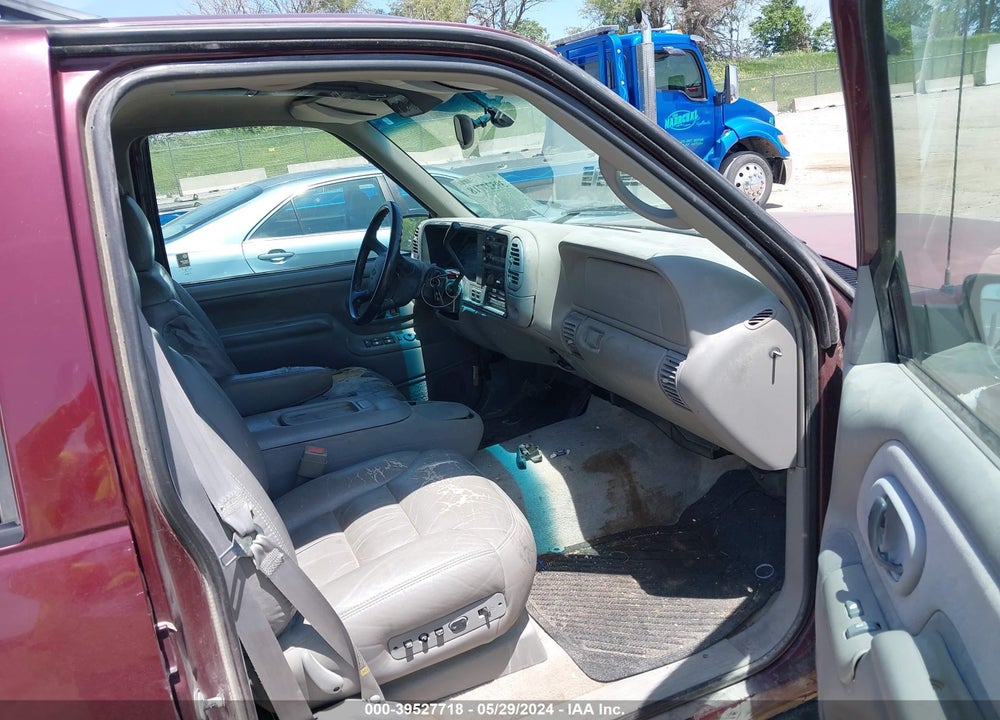 1999 CHEVROLET SUBURBAN 1500 LT VIN: 3GNFK16R6XG179934