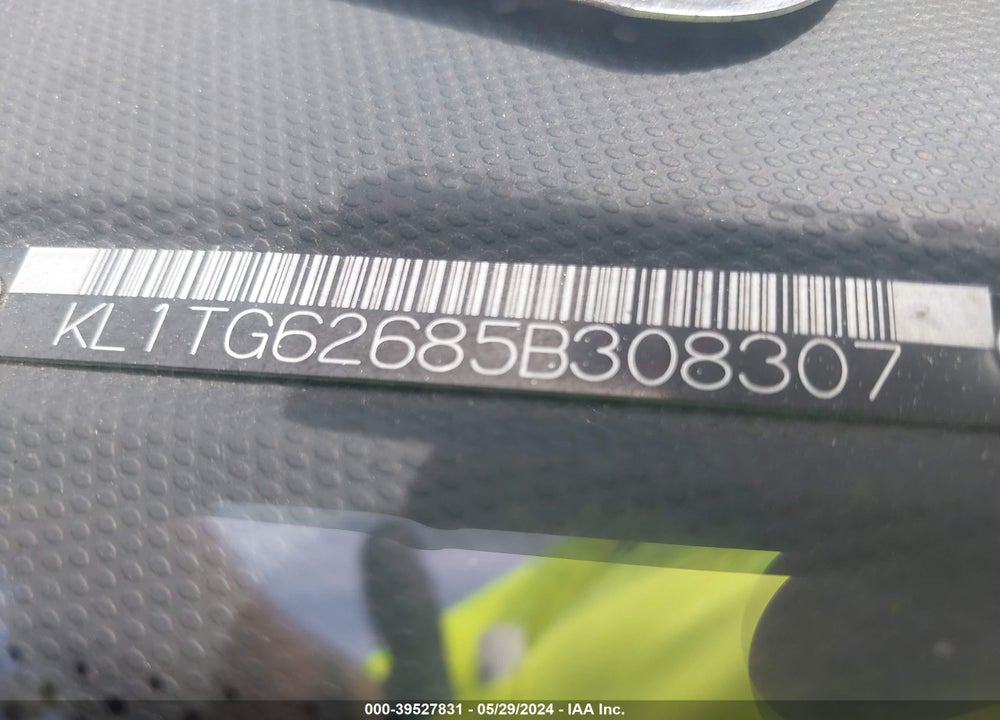 2005 CHEVROLET AVEO LT VIN: KL1TG62685B308307