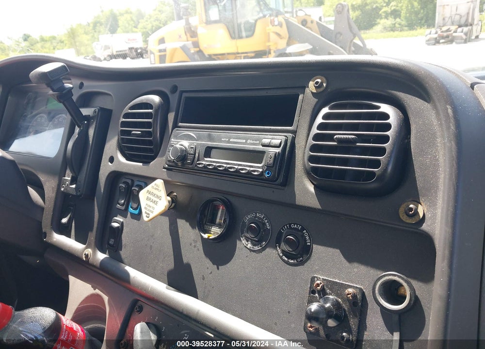 2017 FREIGHTLINER M2 106 VIN: 1FVACWDT6HHHX3403