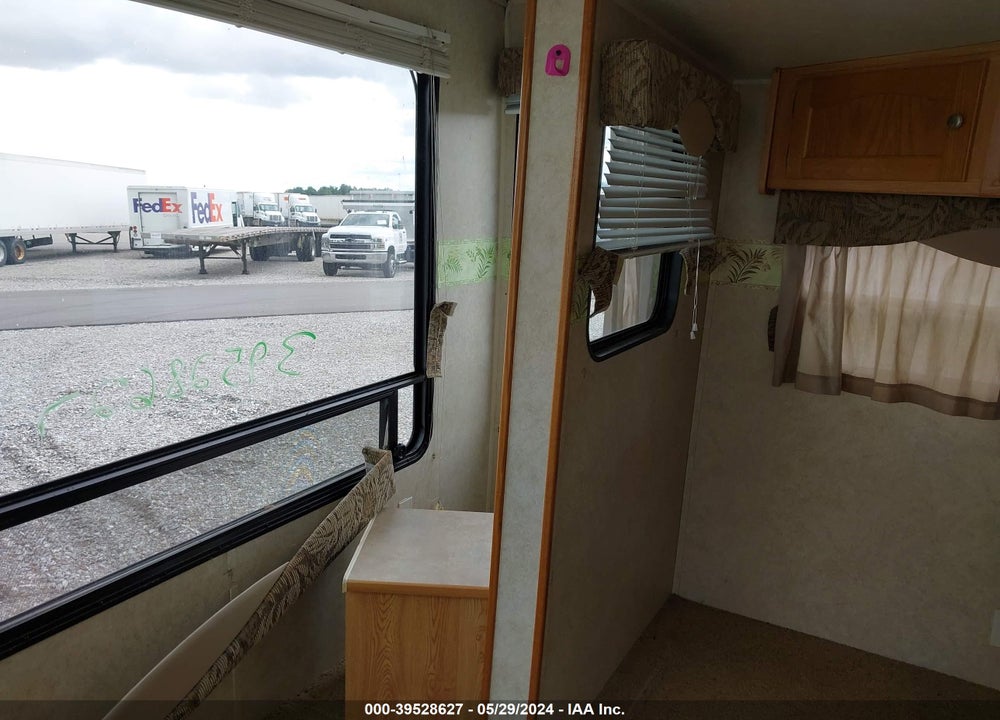 2006 SUNNYBROOK RV 267 VIN: 4UBAS0N2761N71765