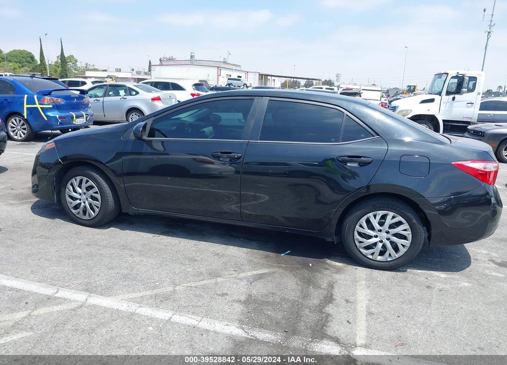 2018 TOYOTA COROLLA LE VIN: 5YFBURHE4JP783039