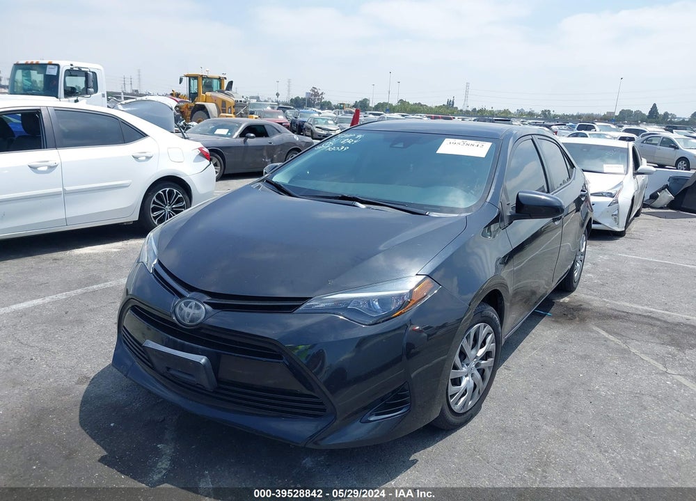 2018 TOYOTA COROLLA LE VIN: 5YFBURHE4JP783039