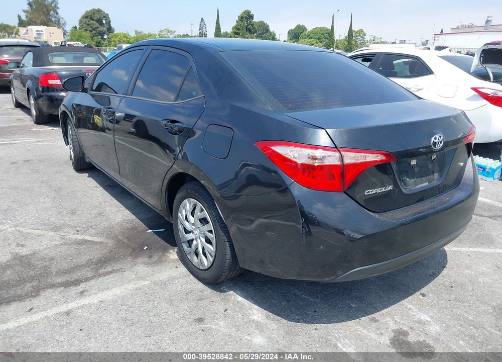 2018 TOYOTA COROLLA LE VIN: 5YFBURHE4JP783039