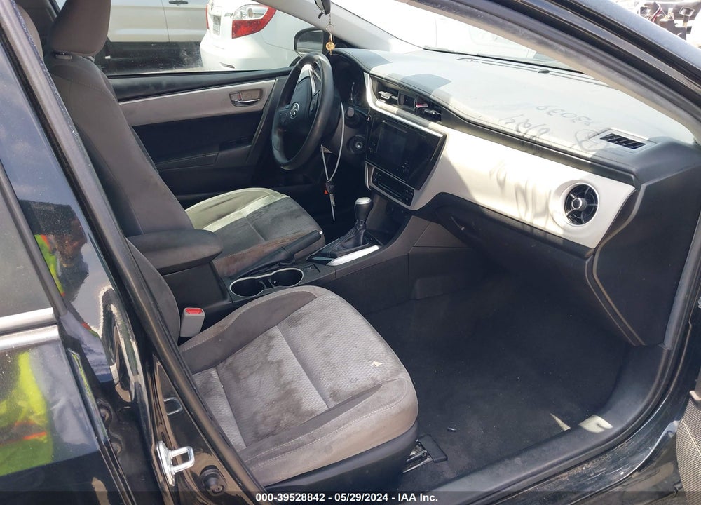 2018 TOYOTA COROLLA LE VIN: 5YFBURHE4JP783039