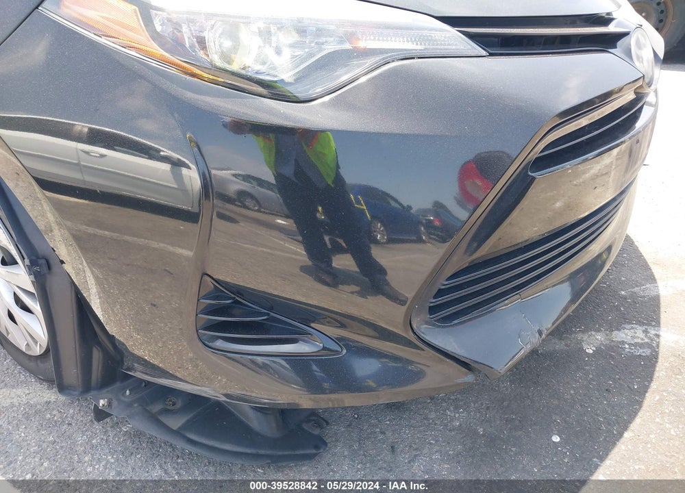 2018 TOYOTA COROLLA LE VIN: 5YFBURHE4JP783039