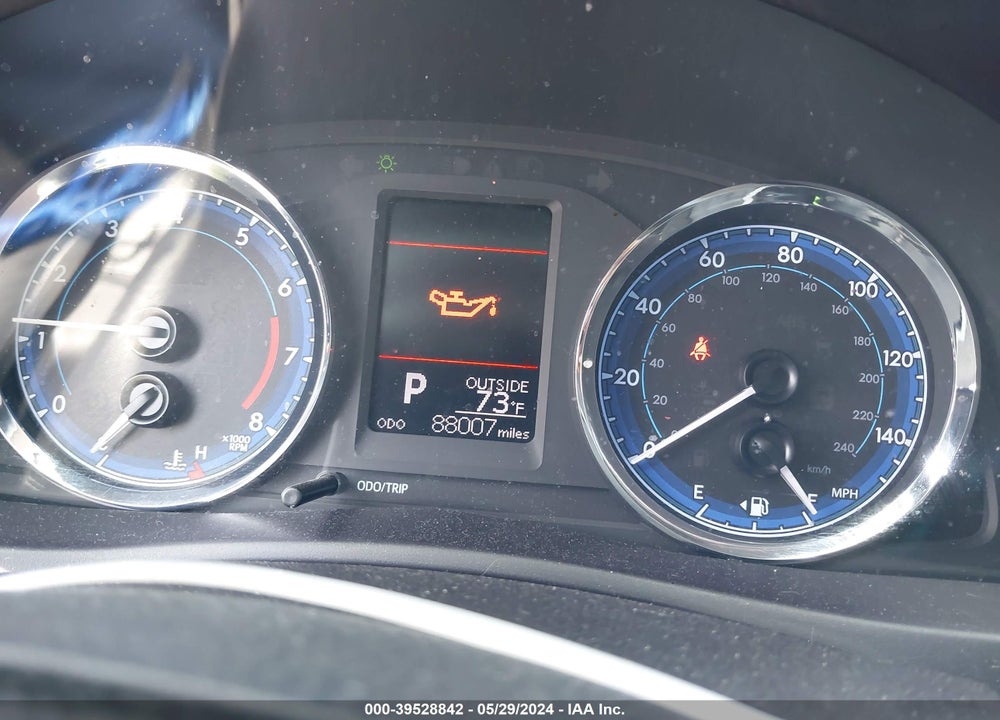 2018 TOYOTA COROLLA LE VIN: 5YFBURHE4JP783039