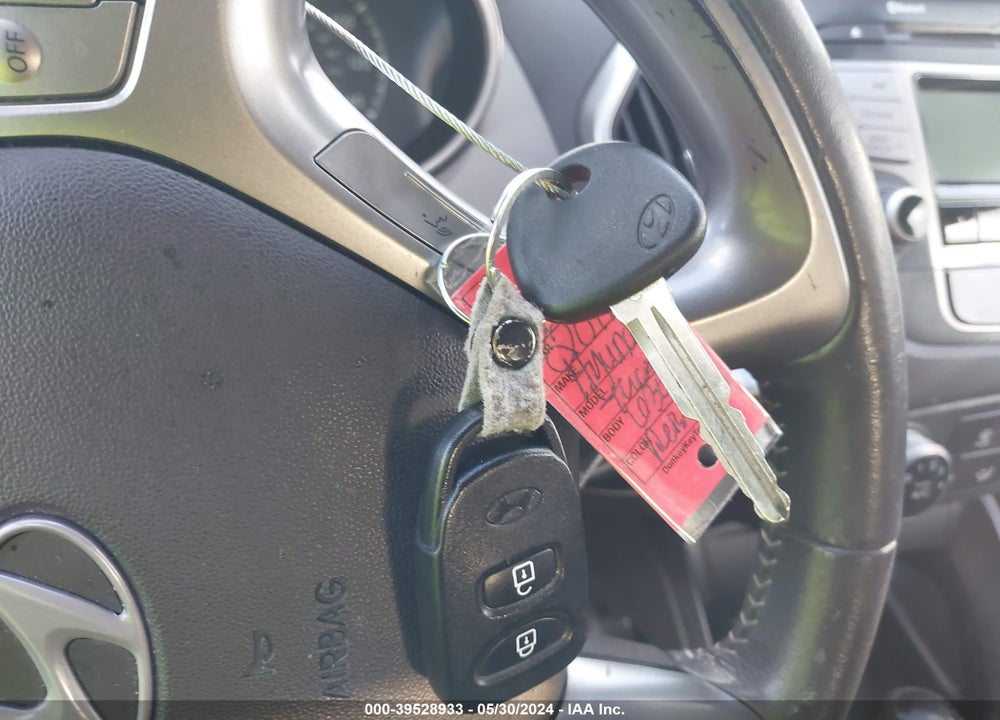 2011 HYUNDAI TUCSON GLS VIN: KM8JU3AC1BU126300