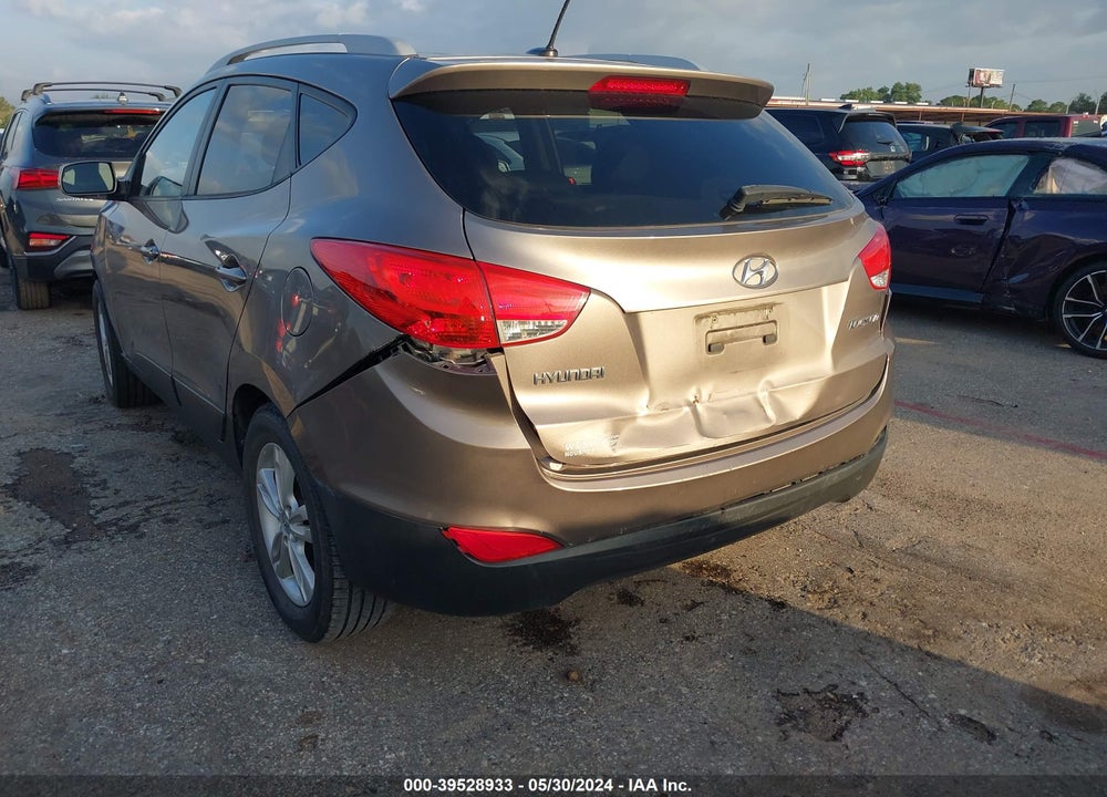 2011 HYUNDAI TUCSON GLS VIN: KM8JU3AC1BU126300