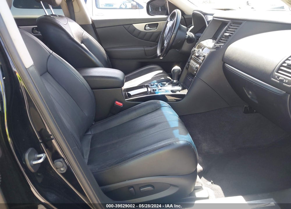2016 INFINITI QX70 VIN: JN8CS1MU1GM671937