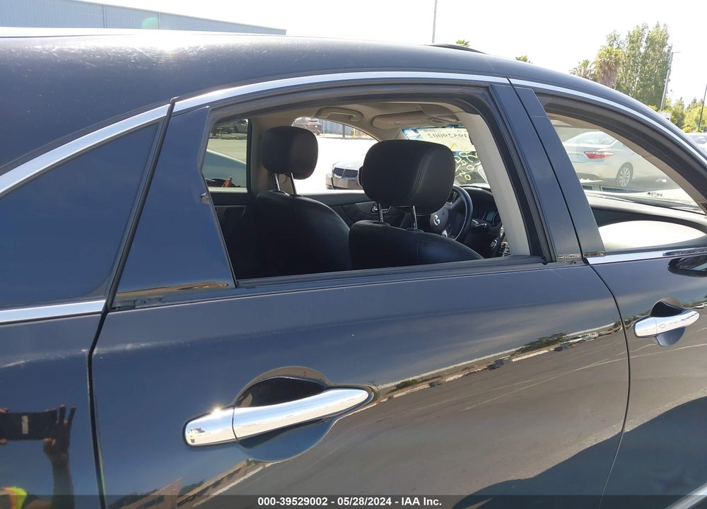 2016 INFINITI QX70 VIN: JN8CS1MU1GM671937
