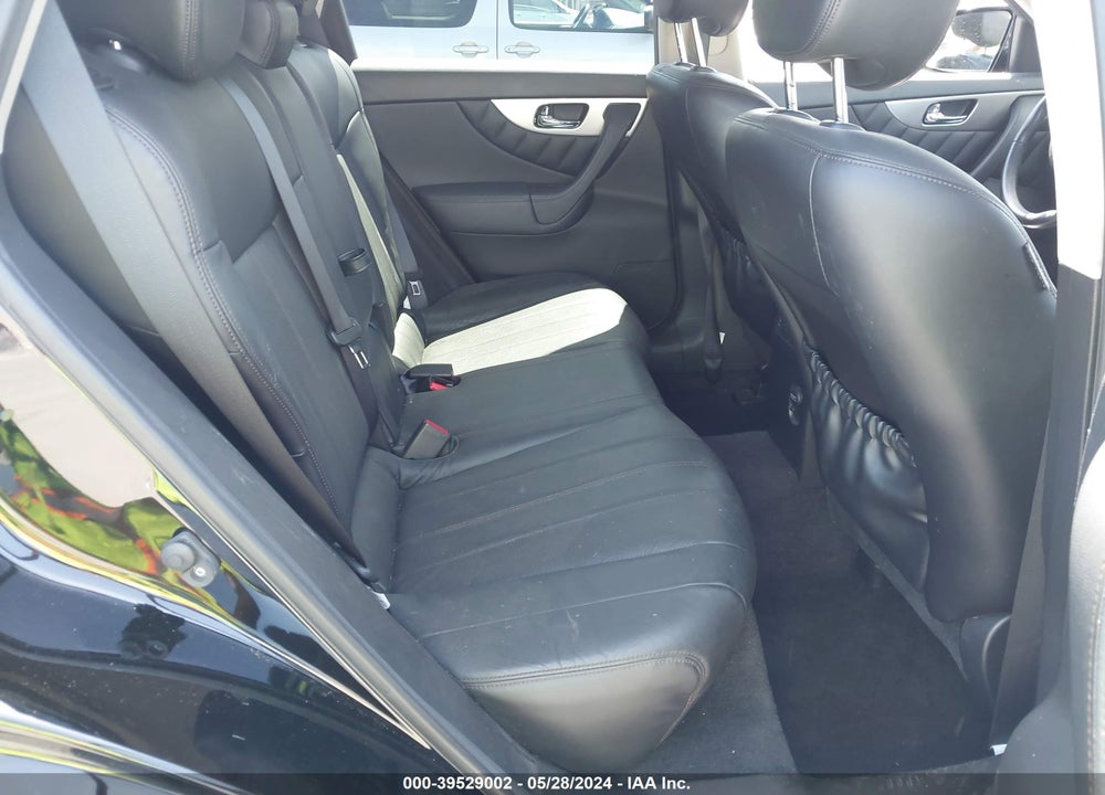 2016 INFINITI QX70 VIN: JN8CS1MU1GM671937
